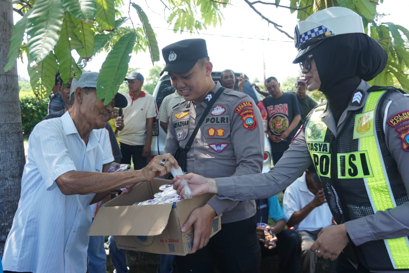 Polres Karimun Kawal Aksi Unjuk Rasa Warga Sawang Secara Humanis